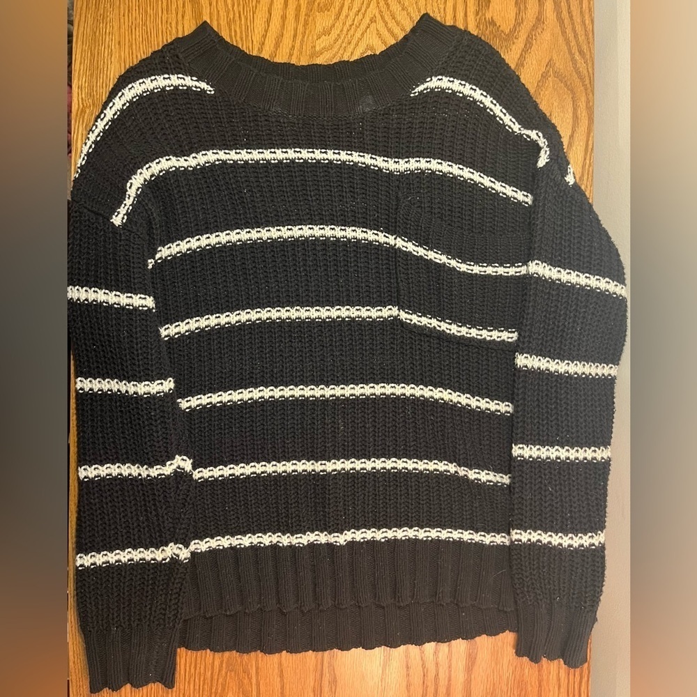American Eagle Lightweight Black and White Stripped Sweater